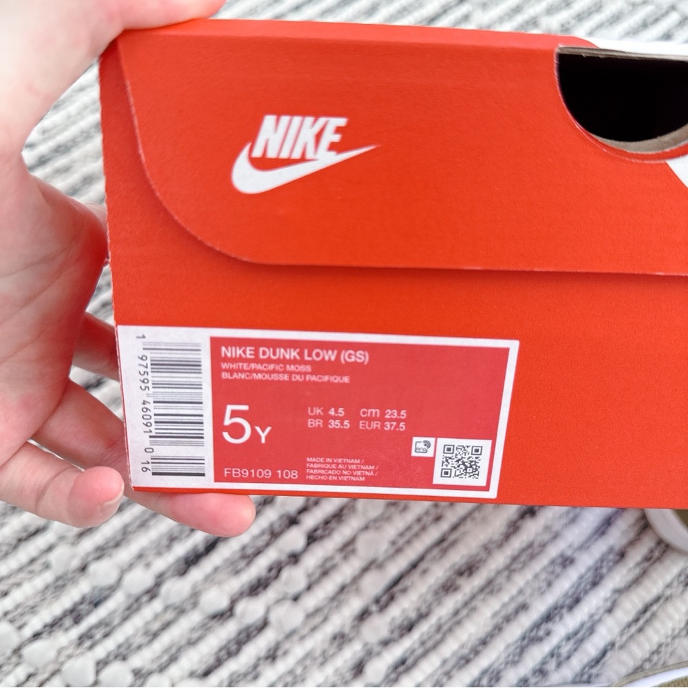 Nike Women’s Low Top Sneakers in Olive Green and White - Picture 10 of 10
